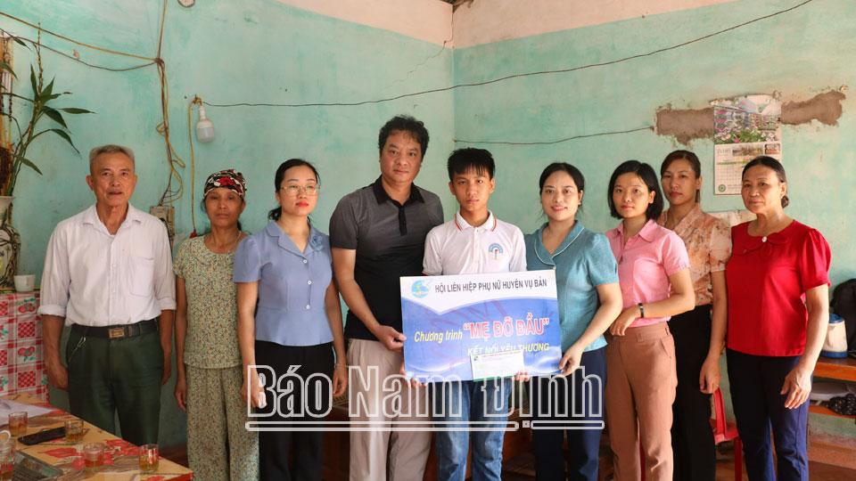 Phụ nữ Vụ Bản thực hiện Cuộc vận động “Xây dựng gia đình 5 không, 3 sạch”