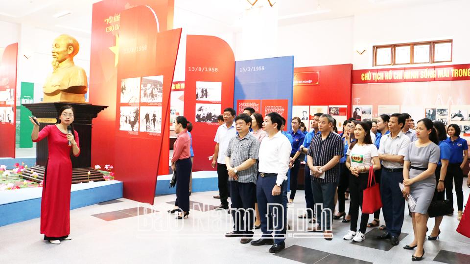 Phát huy giá trị các tư liệu, hiện vật về Chủ tịch Hồ Chí Minh