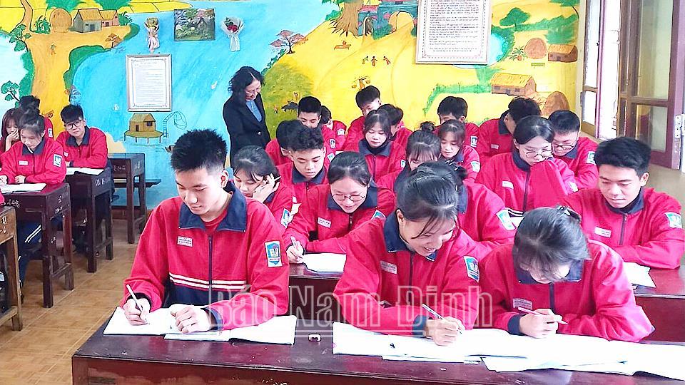 Đổi mới dạy học và kiểm tra đánh giá theo định hướng tiếp cận năng lực học sinh