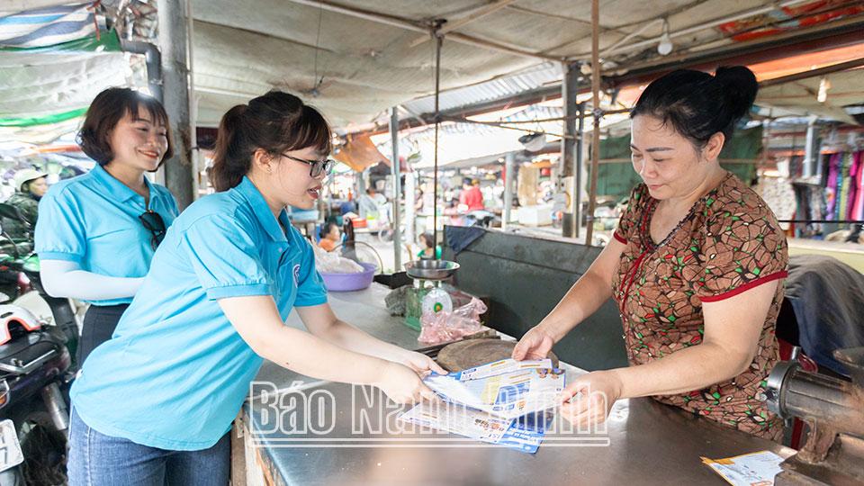 Bảo hiểm xã hội và cuộc sống: Truyền thông, phát triển đối tượng tham gia bảo hiểm xã hội, bảo hiểm y tế