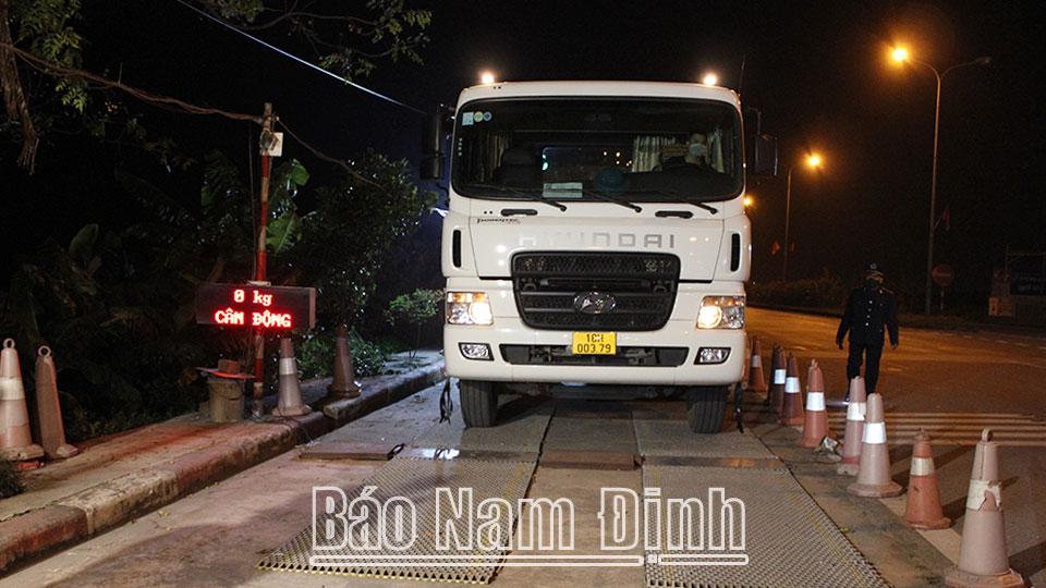 Quyết liệt hạn chế, ngăn chặnxe quá khổ, quá tải