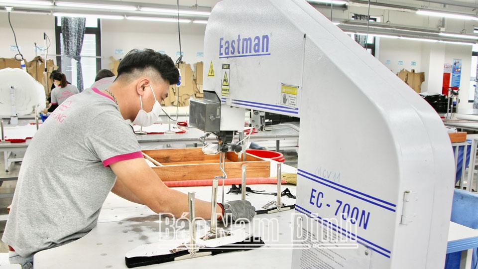 Thúc đẩy phát triển"công nghiệp xanh"