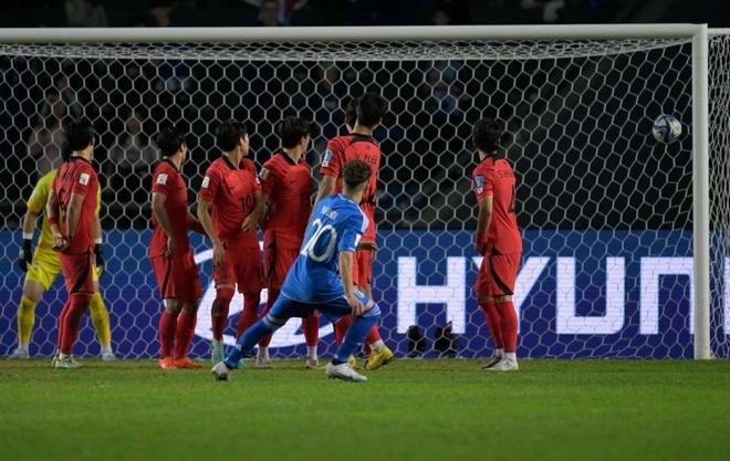 Siêu phẩm đá phạt khiến Hàn Quốc gục ngã ở bán kết U20 World Cup