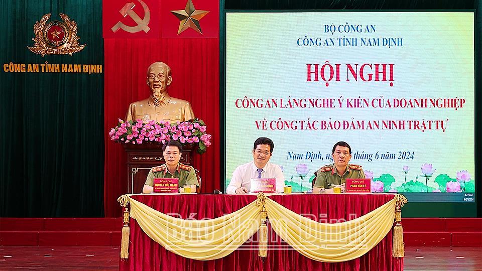Đối thoại, lắng nghe ý kiến của các doanh nghiệp về công tác bảo đảm an ninh trật tự