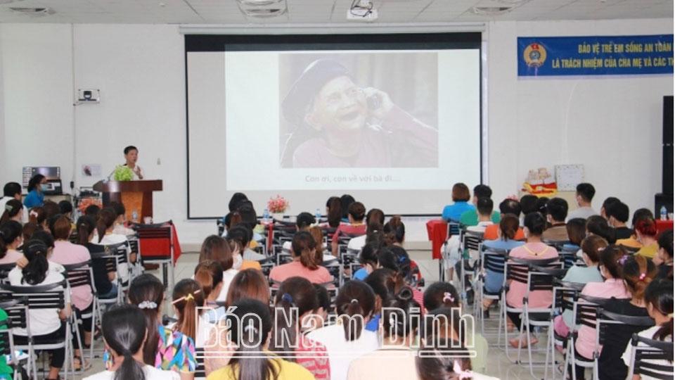Đẩy mạnh tuyên truyền, phổ biến pháp luật,ngăn chặn tệ nạn xã hội trong công nhân lao động