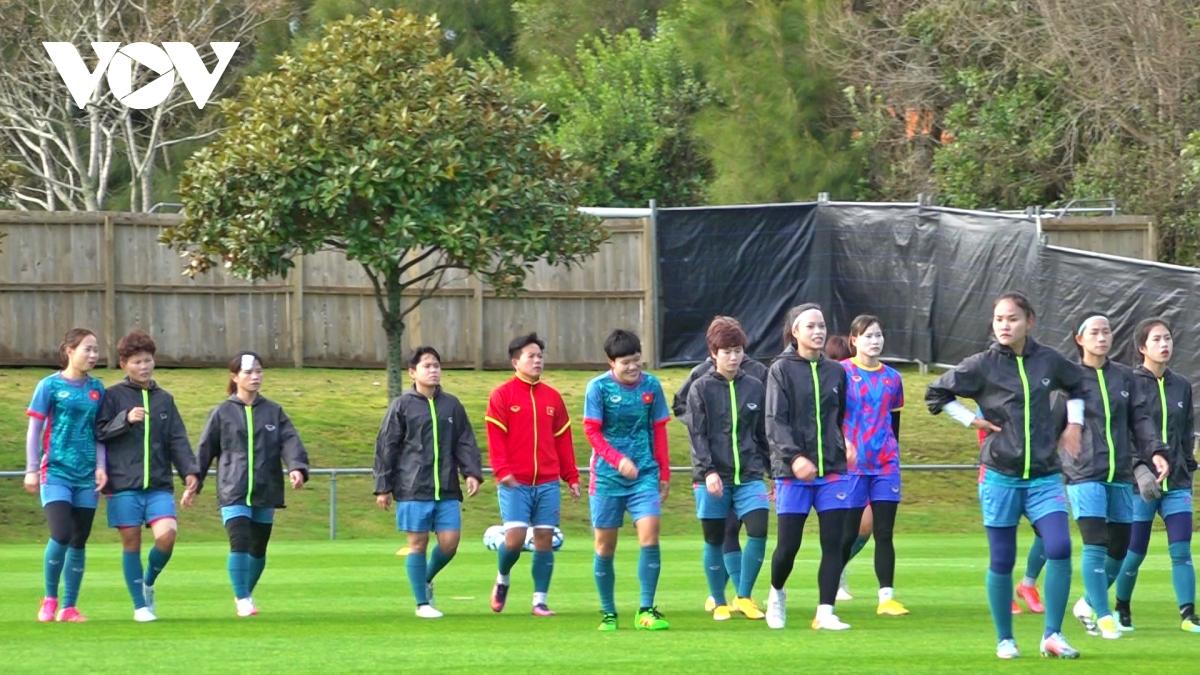 ĐT nữ Việt Nam tới Hamilton, sẵn sàng đọ sức với ĐT Bồ Đào Nha