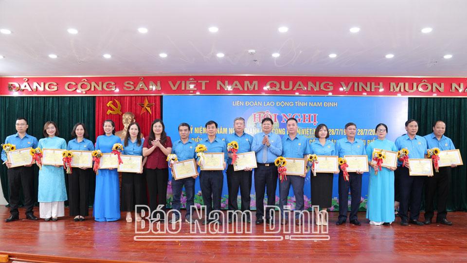 Biểu dương chủ tịch và trưởng ban nữ công công đoàn cơ sở tiêu biểu năm 2024