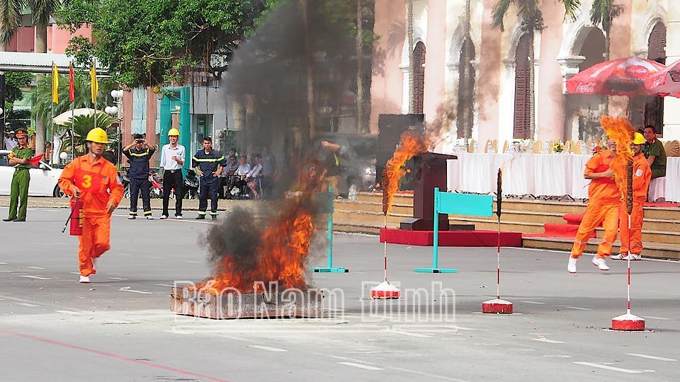 Huy động sức mạnh tổng hợp xây dựng mô hình “Tỉnh an toàn phòng cháy, chữa cháy”