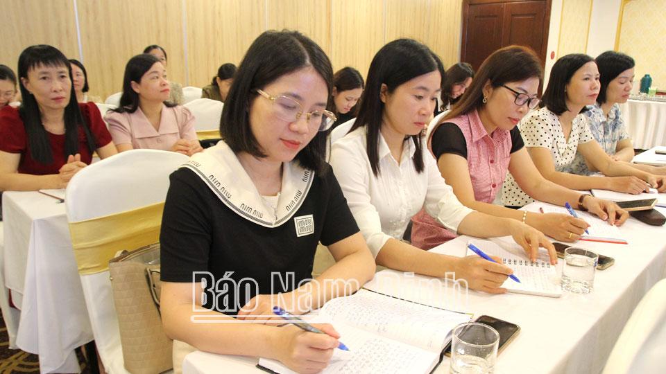 Xây dựng đội ngũ cán bộ nữđáp ứng yêu cầu thời kỳ mới