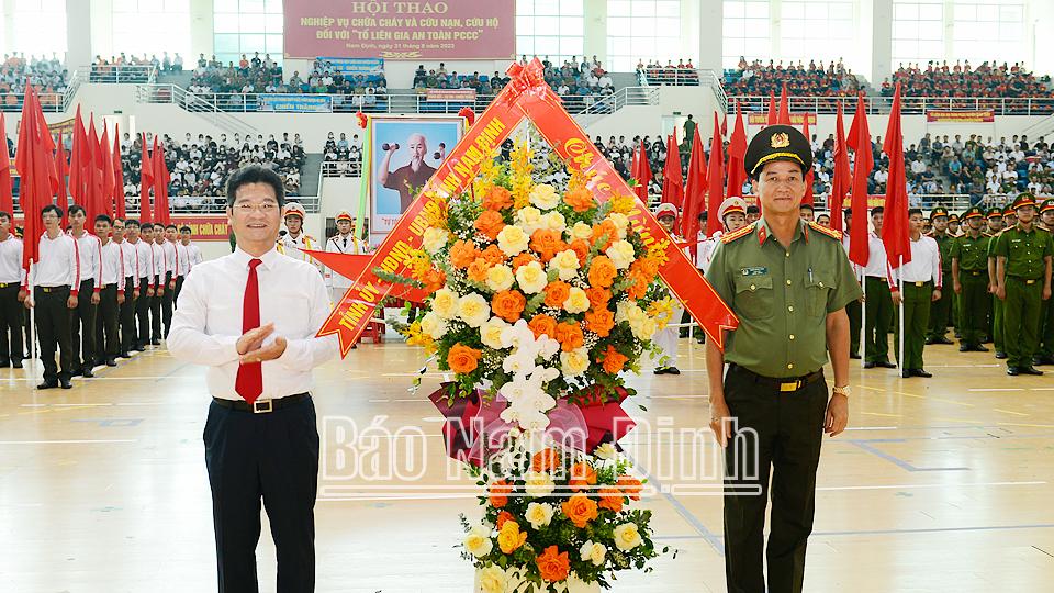 Hội thao nghiệp vụ chữa cháy và cứu nạn cứu hộ đối với Tổ liên gia an toàn phòng cháy, chữa cháy