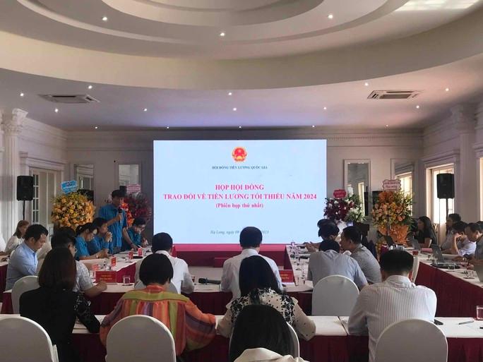 Năm 2024 sẽ điều chỉnh tăng lương tối thiểu vùng