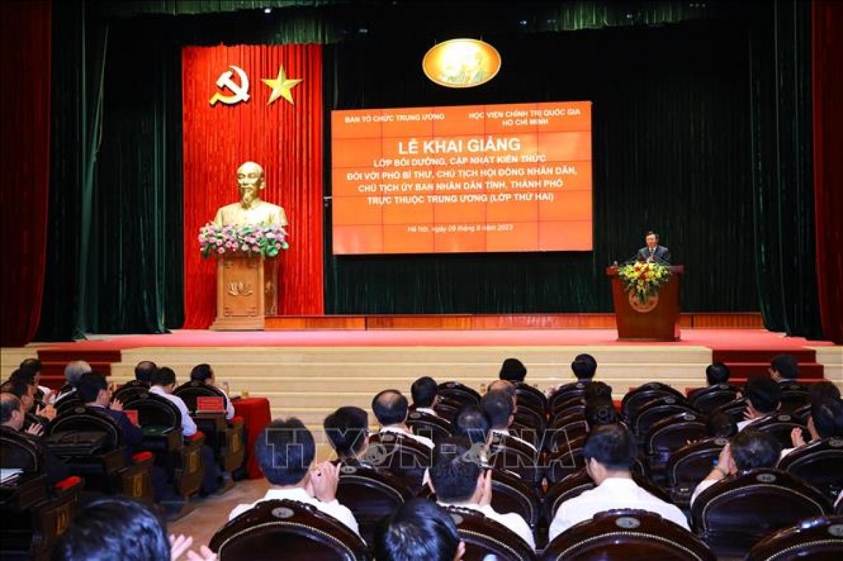 Khai giảng lớp bồi dưỡng, cập nhật kiến thứccho lãnh đạo các địa phương