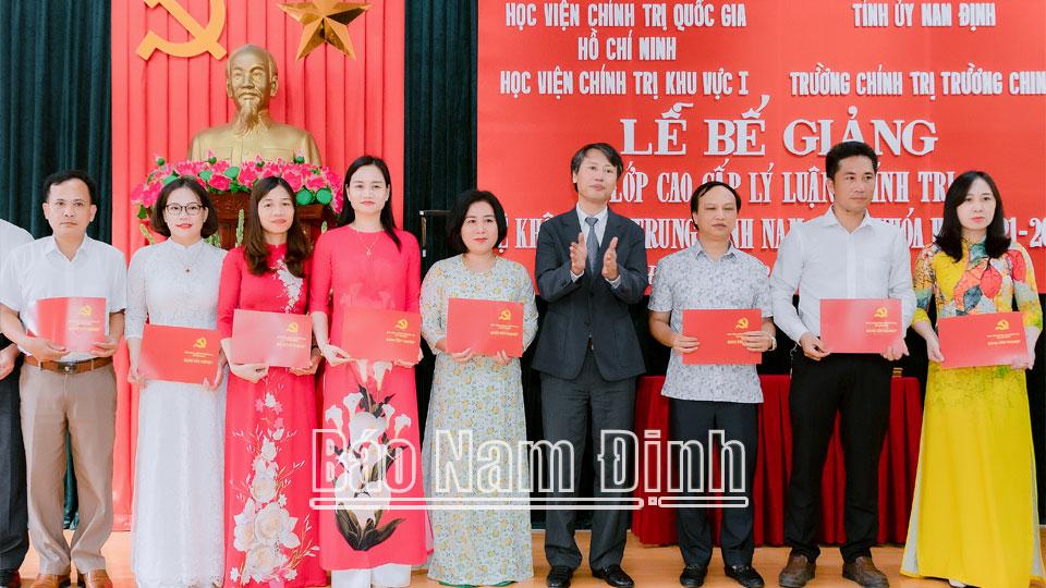 Nâng cao chất lượng đội ngũ cán bộ, công chức, viên chức