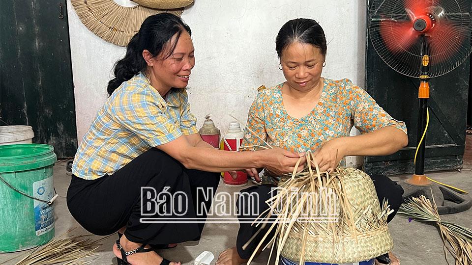 Làm giàutừ nghề đan ró cói