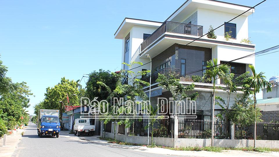 Nông dân Ý Yênlàm theo Bác