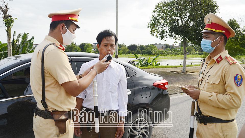 Tác phẩm tham dự Giải Báo chí Búa liềm vàng lần thứ VIII-2023: Đảng bộ Phòng Cảnh sát giao thông – Công an tỉnh Nam Định lãnh đạo hoàn thành tốt nhiệm vụ chính trị được giao