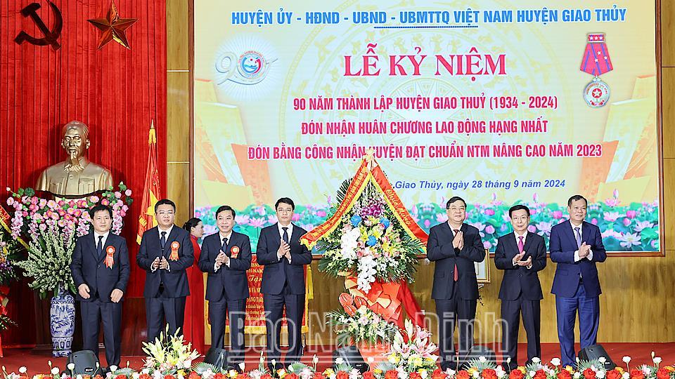Huyện Giao Thủy kỷ niệm 90 năm thành lập, đón nhận Huân chương Lao động hạng Nhất và Bằng công nhận huyện đạt chuẩn nông thôn mới nâng cao