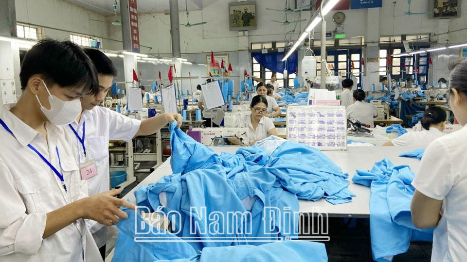 Đổi mới, phát triển giáo dục nghề nghiệp để tăng cơ hội học nghề cho học sinh phổ thông