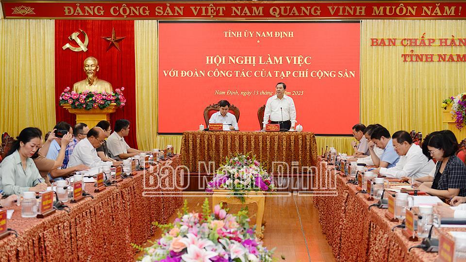 Đồng chí Bí thư Tỉnh ủy làm việc với Đoàn công tác của Tạp chí Cộng sản