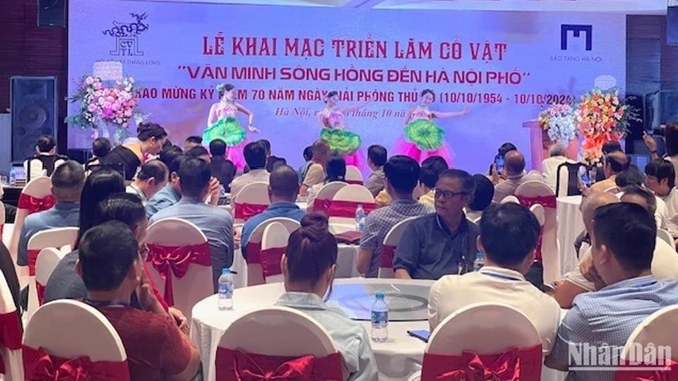 Triển lãm cổ vật "Văn minh sông Hồng đến Hà Nội phố"