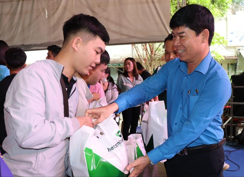 Công đoàn tổ chức nhiều chương trìnhchăm lo tết cho người lao động