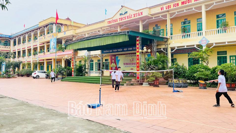 Phát huy hiệu quả phong trào xây dựng trườngđạt chuẩn quốc gia, chuẩn xanh - sạch - đẹp - an toàn