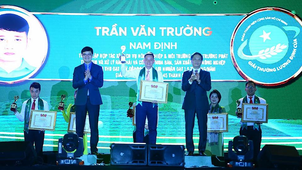 Thanh niên tiêu biểu học và làm theo Bác