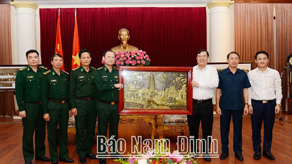 Đồng chí Bí thư Tỉnh ủy tiếp, làm việc với Chính ủy Bộ đội Biên phòng