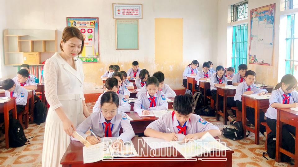 Những nhà giáo tận tâm với sự nghiệp "trồng người"