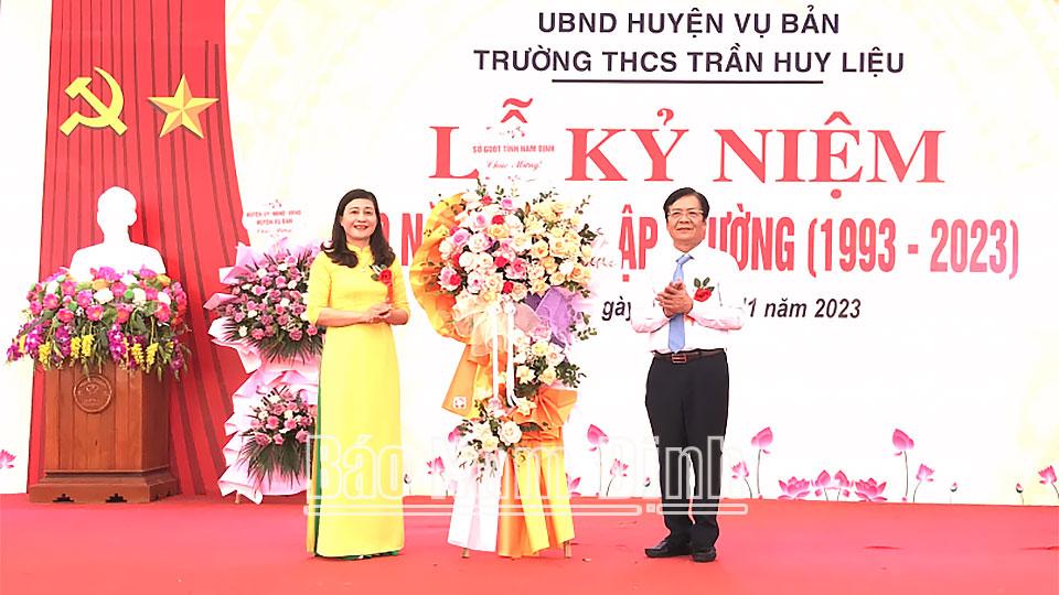 Trường THCS Trần Huy Liệu kỷ niệm 30 năm thành lập