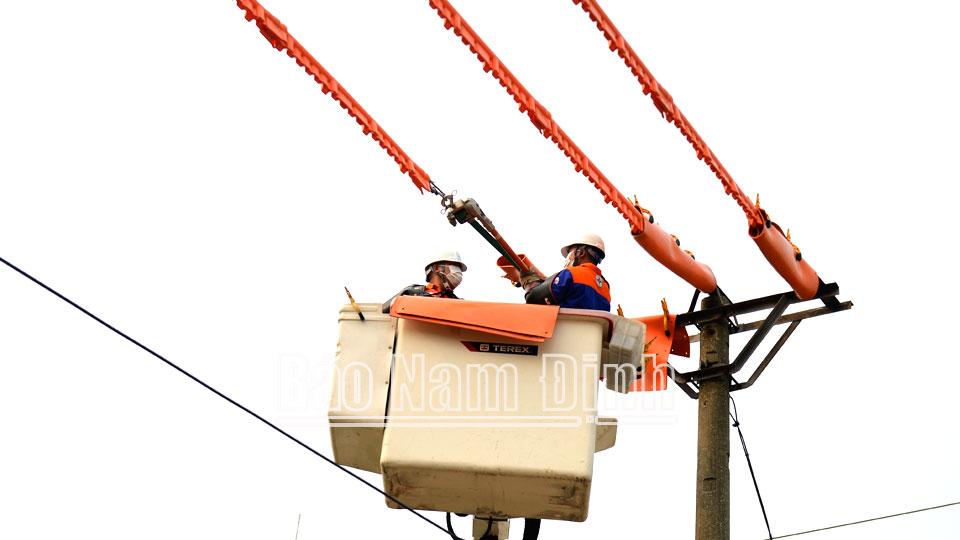 Áp dụng công nghệ mớitrong duy tu, bảo dưỡng hệ thống điện