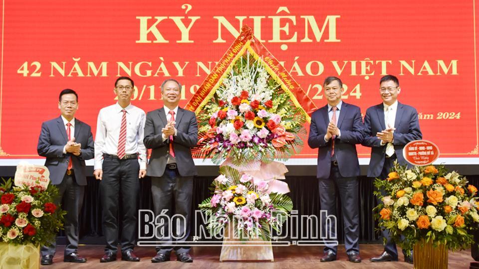Trường Cao đẳng Kinh tế và Công nghệ Nam Định tổ chức Lễ kỷ niệm 42 năm Ngày Nhà giáo Việt Nam