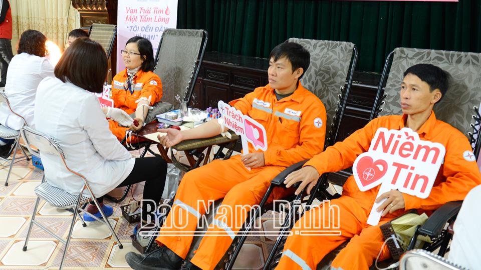 Công ty Điện lực Nam Định tích cực hưởng ứng Tuần lễ hồng EVN lần thứ VIII năm 2022