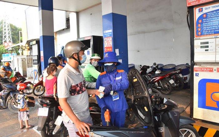 Xăng giảm giá mạnh, còn hơn 20 nghìn đồng/lít