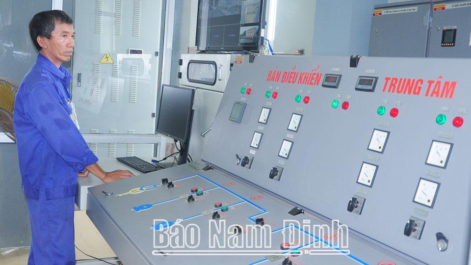 Gắn công tác xây dựng Đảng với thực hiện nhiệm vụ chính trị