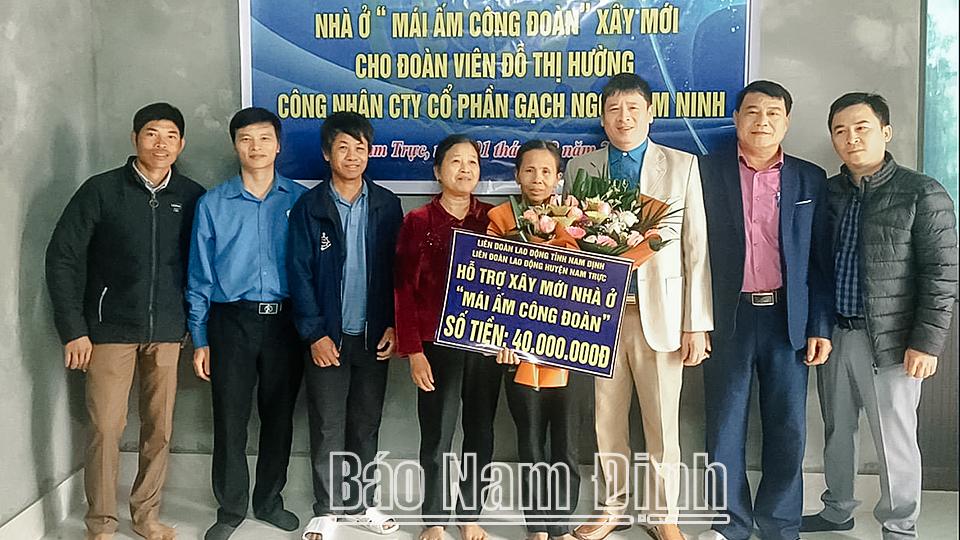 Bàn giao nhà ở “Mái ấm Công đoàn”