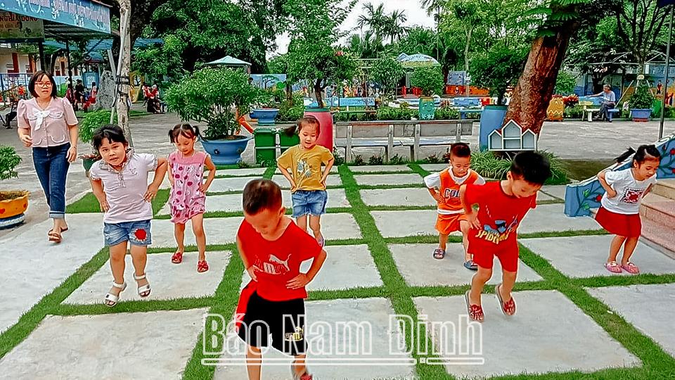 Khắc phục tình trạng thiếu nhân viên y tế trường học