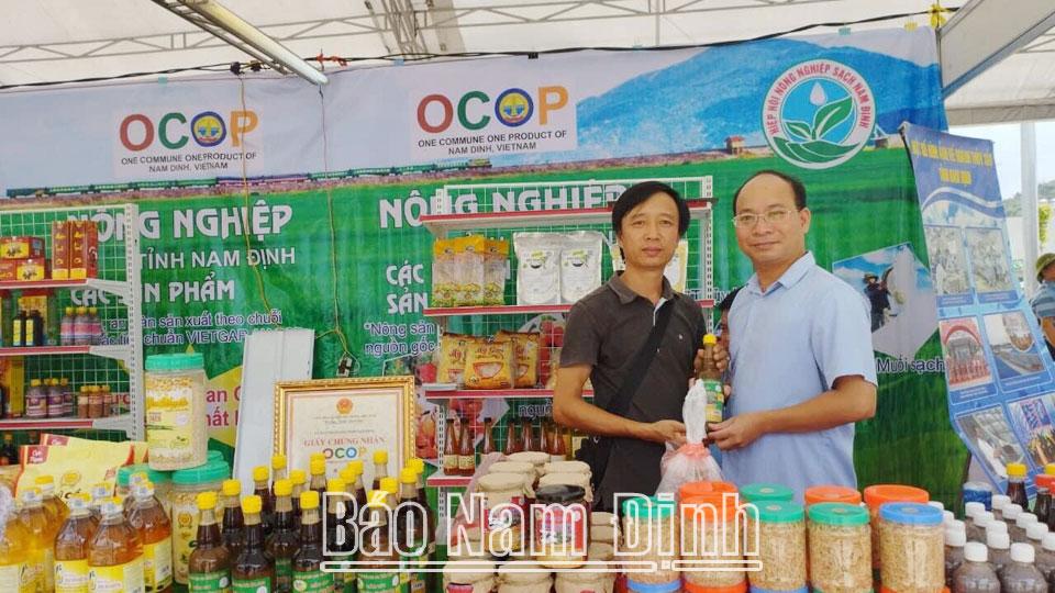 Hỗ trợ nông dân chuyển đổi số trong sản xuất nông nghiệp