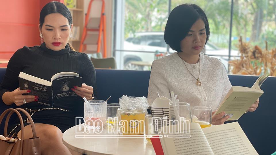 Lan tỏa văn hóa đọc với cà phê sách