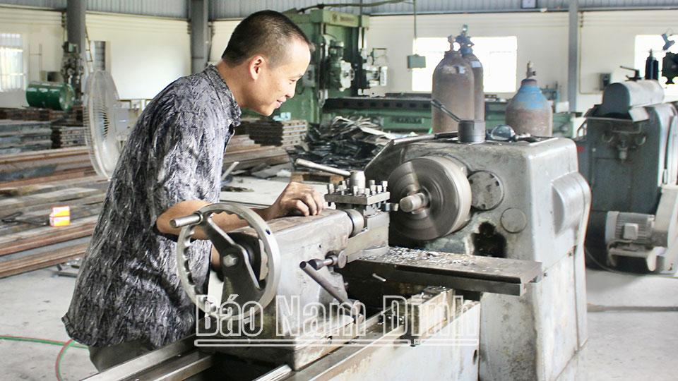 Nam Trực hỗ trợ phát triểnsản xuất công nghiệp, làng nghề vững chắc