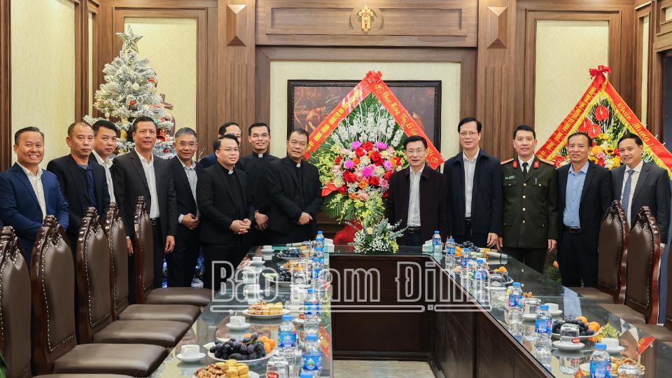 Đồng chí Chủ tịch UBND tỉnh đi thăm, chúc mừng Lễ Giáng sinh năm 2024