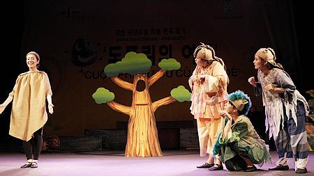 Vở kịch Hàn Quốc thu hút thiếu nhi Hà Nội