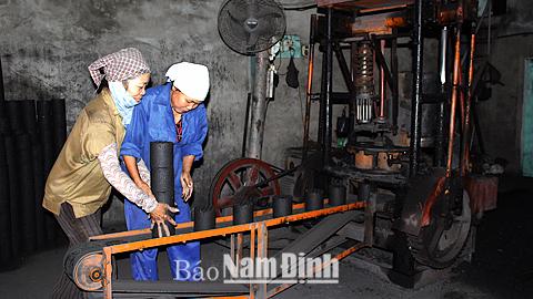 Nhọc nhằn "đời than"