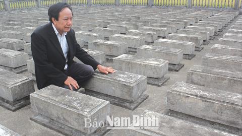 "Khéo dư nước mắt khóc người đời xưa…"