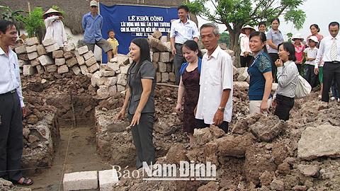 Xây dựng mái ấm tình thương cho phụ nữ nghèo