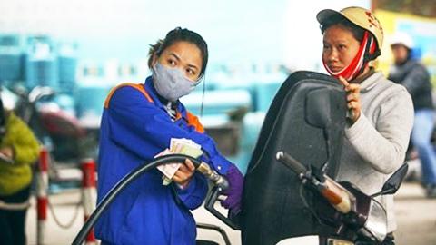 Giá xăng giảm nhẹ