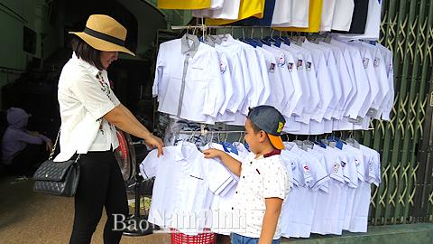 Thị trường sách và đồ dùng học tập trước thềm năm học mới