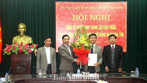 Công bố Quyết định thành lập Văn phòng Hội đồng nhân dân tỉnh