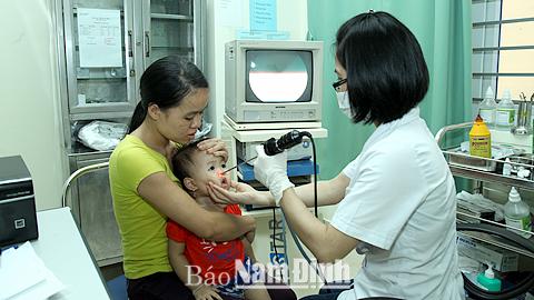 Sử dụng thẻ bảo hiểm y tế của người khác đi khám, chữa bệnh sẽ bị phạt tiền