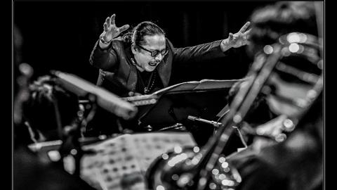 Triển lãm ảnh 30 năm đồng hành cùng đất nước đổi mới